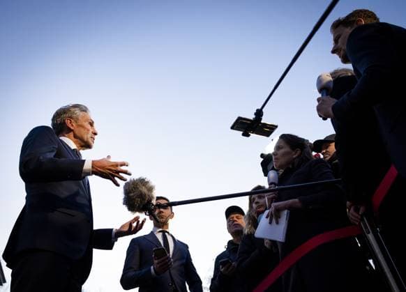 DEN HAAG - Prime Minister Dick Schoof speaks to the media after a meeting, along with a broad Cabinet delegation, on anti-Semitism following the violence following Ajax s soccer match against Maccabi Tel Aviv in Amsterdam. ANP REMKO DE WAAL netherlands out - belgium out  Copyright: xx x513329099x originalFilename: 513329099.jpg