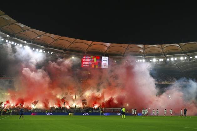 Bengalos, Pyrotechnik, Pyro, Feuerwerkskörper, Cannstatter Kurve, Fanblock, stimmungsvoll, bedrohlich, Champions League, MHPArena, MHP Arena Stuttgart, Baden-Württemberg, Deutschland, Europa Bengalos, pyrotechnics, pyro, fireworks, Cannstatter Kurve, fan block, atmospheric, threatening, Champions League, MHPArena, MHP Arena Stuttgart, Baden-Württemberg, Germany, Europe Copyright: imageBROKER MichaelxWeber iblimw11720331.jpg
