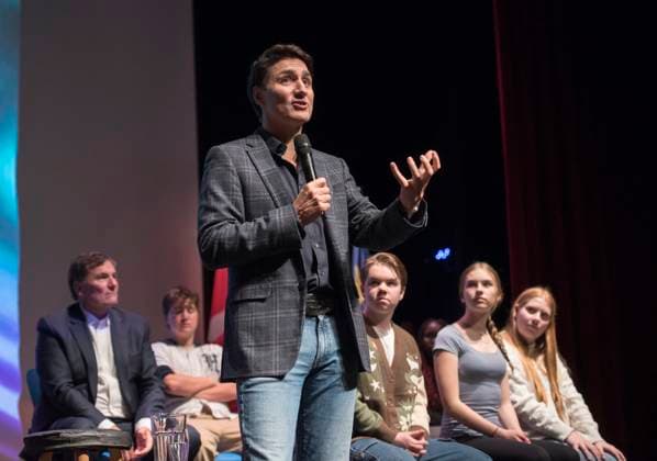News Bilder des Tages November 12, 2024, Fredericton, Nb, Canada: Prime Minister Justin Trudeau speaks at a townhall meeting with students from Ecole Sainte-Anne in Fredericton, Tuesday, Nov. 12, 2024. Fredericton Canada  - ZUMAc35_ 20241112_zaf_c35_104 Copyright: xStephenxMacgillivrayx