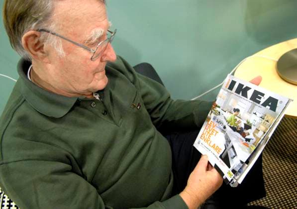 HAPARANDA 20061114 IKEA-grundaren Ingvar Kamprad vid invigningen av Sveriges nordligaste IKEA varuhus i Haparanda. HAPARANDA SVERIGE x30142x *** HAPARANDA 20061114 IKEA founder Ingvar Kamprad at the opening of Swedens northernmost IKEA store in Haparanda HAPARANDA SWEDEN x30142x  Copyright: xTOMASxONEBORGx xSvDx xTTx INGVAR KAMPRAD