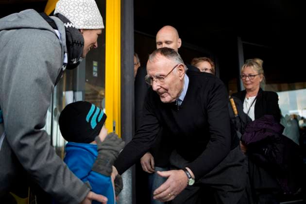 ÄLMHULT 20121102 - Det nya Ikeavaruhuset i Älmhult invigdes under fredagen med pompa och stat. Varuhuset har det största sortimentet i världen. Ingvar Kamprad hälsar pa de första kunderna när varuhuset precis har slagit upp portarna. Foto Jenny Leyman Sydsvenskan SCANPIX **OUT Kvällsposten, Skanska Dagbladet, Metro Skane** *** BETALBILD *** Älmhult SVERIGE sp_sw x73056x *** ÄLMHULT 20121102 The new Ikea store in Älmhult was inaugurated on Friday with pomp and circumstance The store has the largest assortment in the world Ingvar Kamprad greets the first customers when the store has just opened its doors Photo Jenny Leyman Sydsvenskan SCANPIX OUT Kvällsposten, Skanska Dagbladet, Metro Skane PAYBILD Älmhult SWEDEN sp sw x7  Copyright: xJennyxLeymanx xSydsvenskanx xTTx NYTT IKEA ÄLMHULT