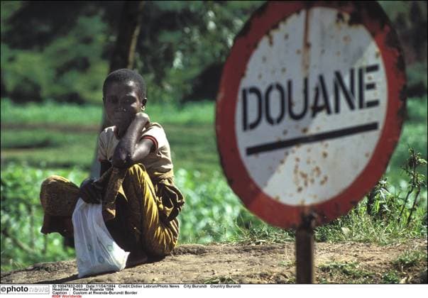 Archivbilder der Woche KW48 Rwanda Ruanda 1994 Custom at Rwanda-Burundi Border Burundi Burundi  Copyright: xDidierxLebrunx