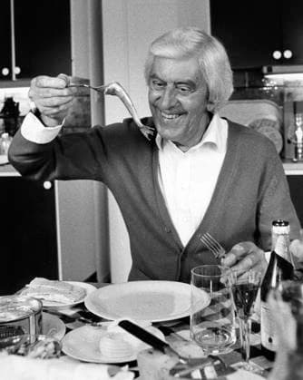 STOCKHOLM 1982 08 19 Martin Ljung tests surströmming STOCKHOLM SWEDEN x7000x  Copyright: xAnnchixErikesx xXPx xTTx MARTIN LJUNG SURSTRÖMMING