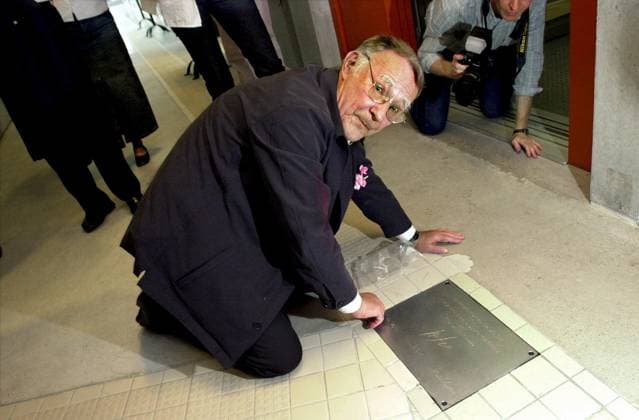 LUND 020904 IKEA:s grundare Ingvar Kamprad invigde pa onsdagen ett nytt Designcenter vid Lunds Tekniska Högskola, LTH. Ingvar kamprad Designcenter vid LTH har kunnat byggas efter en donation pa 250 miljoner kronor ur Kamprads stiftelse, och kommer att utbilda industridesigners. KUL x3x *** LUND 020904 IKEAs founder Ingvar Kamprad inaugurated on Wednesday a new Design Center at Lund University of Technology, LTH Ingvar Kamprad Design Center at LTH has been built after a donation of 250 million SEK from the Kamprad Foundation, and will educate industrial designers KUL x3x  Copyright: xINGVARxANDERSSONx KAMPRAD DESIGN-CENTER