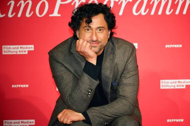 Serkan Kaya at the 34th NRW Cinema Program Awards ceremony of the Film und Medienstiftung NRW at the olkenburg Cologne, 13 11 2024 Foto:xC.xAdolph xFuturexImagex kinoprogrammpreis_4108
