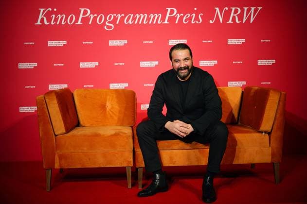 Sahin Eryilmaz at the 34th NRW Film and Media Foundation NRW Cinema Program Awards ceremony at the olkenburg Cologne, 13 11 2024 Foto:xC.xAdolph xFuturexImagex kinoprogrammpreis_4126