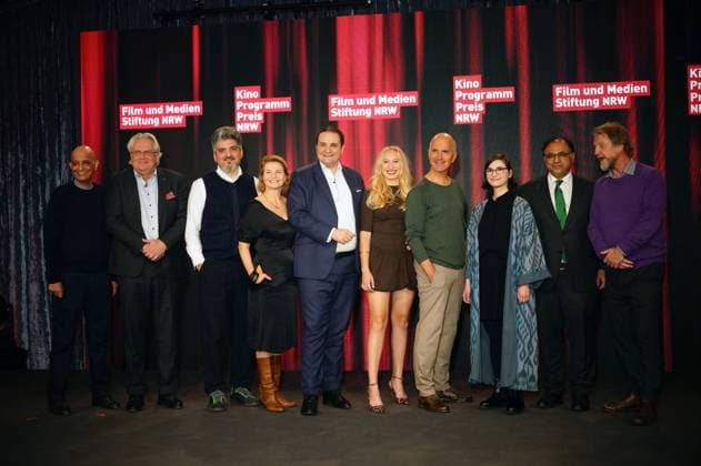 Director Ali Samadi Ahadi, Mayor Dr. Ralph Elster, honorary award winner Mustafa El Mesaoudi, Annette Frier, Minister for Media of the State of North Rhine-Westphalia Nathanael Liminski, Helena Zengel, Christoph Maria Herbst, top award winner Maria Minewitsch Foto:xC.xAdolph xFuturexImagex kinoprogrammpreis_4180