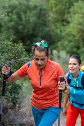 Female hikers with poles on a mountain path Tàrbena, Valencian Community, Spain CR_TNKS241101-1573828-01 ,model released, Symbolfoto