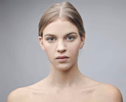 Creative Highlights Symbolbilder studio portrait of beautiful white girl Gallarate, Lombardy, Italy R_MIPI210721C-797858-01 ,model released, Symbolfoto