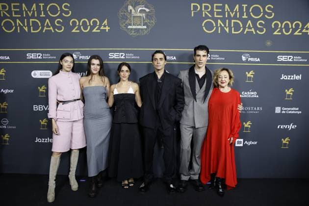 Photocall prior to the gala of the Ondas Awards 2024 Part of the team of La Mesías during the photocall prior to the gala of the Ondas Awards at the Liceu, on November 14, 2024, in Barcelona, Catalonia Spain The Ondas Awards, created in 1945, are awarded annually by the Promotora de Informaciones S A Grupo PRISA through Radio Barcelona of Cadena SER, with the aim of rewarding the quality and popularity of productions, as well as professional careers in radio, television, music and radio advertising 14 NOVEMBER 2024 ONDAS AWARDS PHOTOCALL POSED FAMOSOSOS PREMIOS RADIO TELEVISIÓN Kike Rincó Barcelona Catalunya Catalunya Barcelona Catalunya Espana Copyright: xKikexRinconx 6341404