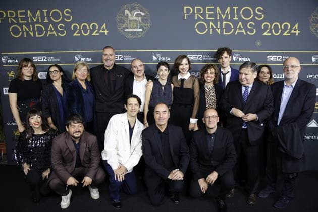 Photocall prior to the gala of the Ondas Awards 2024 The team of the series Esto no es Suecia during the photocall prior to the gala of the Ondas Awards at the Liceu, on November 14, 2024, in Barcelona, Catalonia Spain The Ondas Awards, created in 1945, are awarded annually by the Promotora de Informaciones S A Grupo PRISA through Radio Barcelona de la Cadena SER, with the aim of rewarding the quality and popularity of productions, as well as professional careers in radio, television, music and radio advertising 14 NOVEMBER 2024 ONDAS AWARDS PHOTOCALL POSED FAMOSOSOS PREMIOS RADIO TELEVISIÓN Kike Rincó Barcelona Catalunya Catalunya Barcelona Catalunya Espana Copyright: xKikexRinconx 6341417