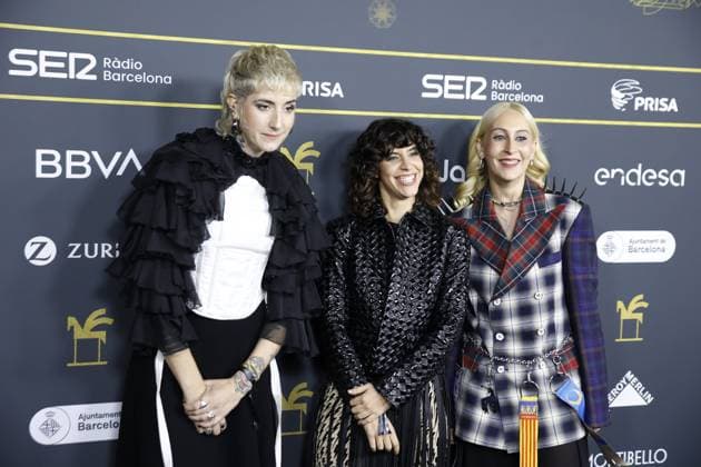 Photocall prior to the gala of the Ondas Awards 2024 The group Las Ginebras during the photocall prior to the gala of the Ondas Awards at the Liceu, on November 14, 2024, in Barcelona, Catalonia Spain The Ondas Awards, created in 1945, are awarded annually by the Promotora de Informaciones S A Grupo PRISA through Radio Barcelona of Cadena SER, with the aim of rewarding the quality and popularity of productions, as well as professional careers in radio, television, music and radio advertising 14 NOVEMBER 2024 ONDAS AWARDS PHOTOCALL POSED FAMOSOSOS PREMIOS RADIO TELEVISIÓN Kike Rincó Barcelona Catalunya Catalunya Barcelona Catalunya Espana Copyright: xKikexRinconx 6341418