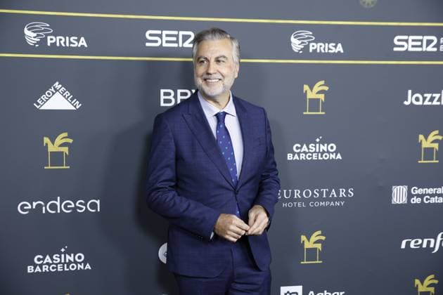Photocall prior to the gala of the Ondas Awards 2024 Journalist Carlos Alsina during the photocall prior to the gala of the Ondas Awards at the Liceu, on November 14, 2024, in Barcelona, Catalonia Spain The Ondas Awards, created in 1945, are awarded annually by the Promotora de Informaciones S A Grupo PRISA through Radio Barcelona of Cadena SER, with the aim of rewarding the quality and popularity of productions, as well as professional careers in radio, television, music and radio advertising 14 NOVEMBER 2024 ONDAS AWARDS PHOTOCALL POSED FAMOSOSOS PREMIOS RADIO TELEVISIÓN Kike Rincó Barcelona Catalunya Catalunya Barcelona Catalunya Espana Copyright: xKikexRinconx 6341430