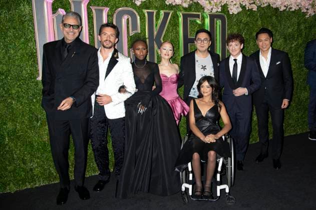 Entertainment Themen der Woche KW46 Entertainment Bilder des Tages Jeff Goldblum, Marc Platt, Jonathan Bailey, Cynthia Erivo, Ariana Grande, Bowen Yang, Marissa Bode, Ethan Slater und Jon M. Chu bei der Premiere des Kinofilms Wicked im Museum of Modern Art. New York, 14.11.2024 *** Jeff Goldblum, Marc Platt, Jonathan Bailey, Cynthia Erivo, Ariana Grande, Bowen Yang, Marissa Bode, Ethan Slater and Jon M Chu at the premiere of the movie Wicked at the Museum of Modern Art New York, 14 11 2024 Foto:xB.xHinex xFuturexImagex wicked_4166