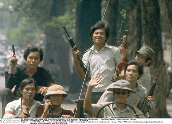 VIETNAM 1975, THE FALL OF SAIGON VIETNAM 1975, THE FALL OF SAIGON April 30, 1975, of the vehicles occupied by soldiers and the resistants go through the town celebrating the victory. 30 avril 1975, des véhicules occupés par des soldats et des résistants parcourent la ville pour fêter la victoire. Saigon Saigon Vietnam Vietnam  Copyright: xHervéxGloaguenxHervéxGloaguenx