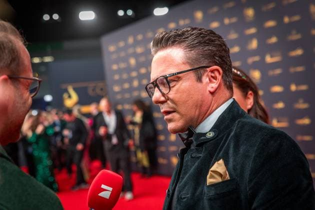 30 Goldene Henne award ceremony in Leipzig MDR Mitteldeutscher Rundfunk produces the biggest audience award in eastern Germany in collaboration with Super Illu Here the folk music singer and presenter Stefan Mross Goldene Henne 2024