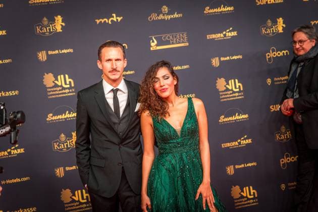 30 Presentation of the Golden Hen in Leipzig MDR Mitteldeutscher Rundfunk produces the biggest audience award in eastern Germany in collaboration with Super Illu Here at SoKO Leipzig actor Johannes Hendrik Langer together with colleague Amy Mussoul Golden Hen 2024