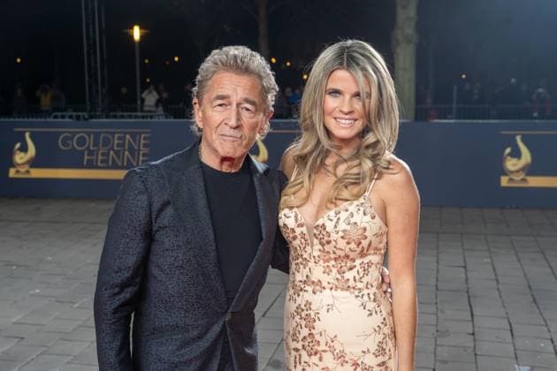 Leipzig 30 Goldene Henne award ceremony at Messe Leipzig 15 11 2024 Leipzig, Messe In the photo Peter Maffay, singer with wife Hendrikje Balsmeyer On Friday evening, the Goldene Henne 2024 award cer Copyright: xEHLxMedia ChrisxLässigx 20241115_goldene-henne-cl-1_17
