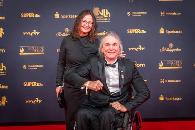 30 Presentation of the Golden Hen in Leipzig MDR Mitteldeutscher Rundfunk produces the biggest audience award in eastern Germany in collaboration with Super Illu Here the Paralympic badminton champion thomas wandschneider Golden Hen 2024