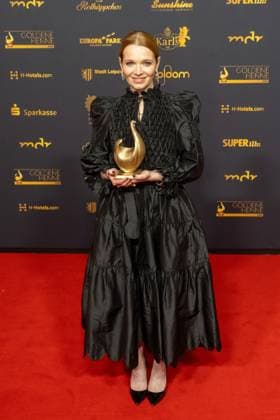 Leipzig 30 Goldene Henne Award Ceremony at Messe Leipzig 15 11 2024 Leipzig, Messe In the photo Karoline Herfurth, actress, winner Goldene Henne Film Fernsehen On Friday Copyright: xEHLxMedia ChrisxLässigx 20241115_goldene-henne-film&fernsehen_3