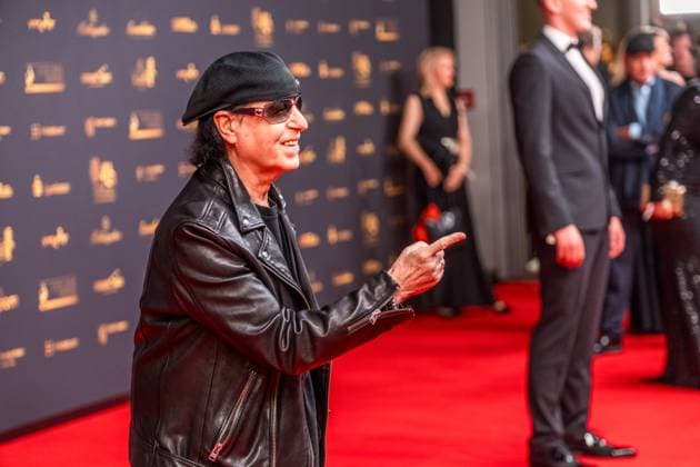 30 Presentation of the Golden Hen in Leipzig MDR Mitteldeutscher Rundfunk produces the biggest audience award in East Germany in collaboration with Super Illu Scorpions singer Klaus Meine Golden Hen 2024