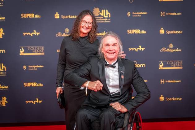 30 Presentation of the Golden Hen in Leipzig MDR Mitteldeutscher Rundfunk produces the biggest audience award in eastern Germany in collaboration with Super Illu Here the Paralympic badminton champion thomas wandschneider Golden Hen 2024