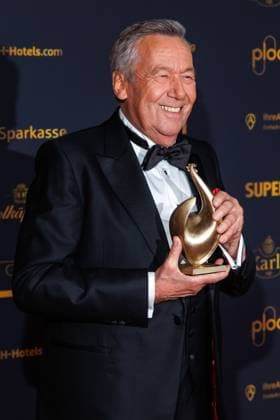 Award 30 Goldene Henne 2024 Carpet Roland Kaiser on the red carpet of the 30 Goldene Henne 2024 at Messe Leipzig on 15 11 2024 Copyright: xEventpressxKochanx