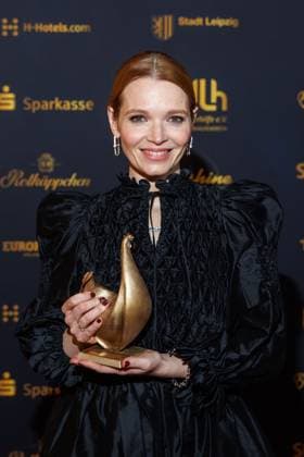 Award 30 Goldene Henne 2024 Carpet Karoline Herfurth on the red carpet of the 30 Goldene Henne 2024 at Messe Leipzig on 15 11 2024 Copyright: xEventpressxKochanx