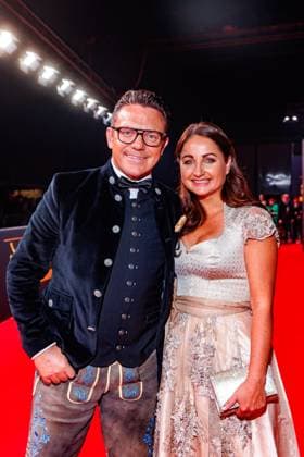Award 30 Goldene Henne 2024 Carpet Stefan Mross and Eva Luginger on the red carpet of the 30 Goldene Henne 2024 at Messe Leipzig on 15 11 2024 Copyright: xEventpressxKochanx