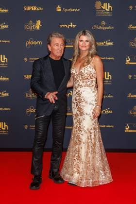Award 30 Goldene Henne 2024 Carpet Peter Maffay and Hendrikje Balsmeyer on the red carpet of the 30 Goldene Henne 2024 at Messe Leipzig on 15 11 2024 Copyright: xEventpressxKochanx