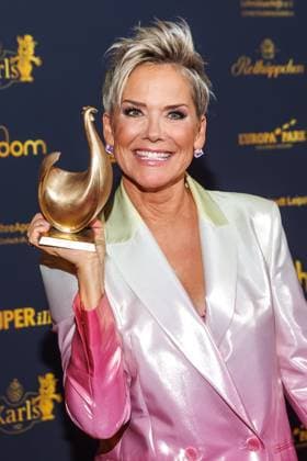 Award 30 Goldene Henne 2024 Carpet Inka Bause on the red carpet of the 30 Goldene Henne 2024 at Messe Leipzig on 15 11 2024 Copyright: xEventpressxKochanx
