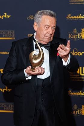 Award 30 Goldene Henne 2024 Carpet Roland Kaiser on the red carpet of the 30 Goldene Henne 2024 at Messe Leipzig on 15 11 2024 Copyright: xEventpressxKochanx