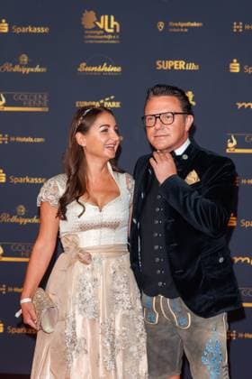 Award 30 Goldene Henne 2024 Carpet Eva Luginger and Stefan Mross on the red carpet of the 30 Goldene Henne 2024 at Messe Leipzig on 15 11 2024 Copyright: xEventpressxKochanx