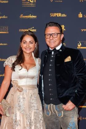 Award 30 Goldene Henne 2024 Carpet Eva Luginger and Stefan Mross on the red carpet of the 30 Goldene Henne 2024 at Messe Leipzig on 15 11 2024 Copyright: xEventpressxKochanx