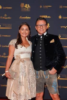 Award 30 Goldene Henne 2024 Carpet Eva Luginger and Stefan Mross on the red carpet of the 30 Goldene Henne 2024 at Messe Leipzig on 15 11 2024 Copyright: xEventpressxKochanx