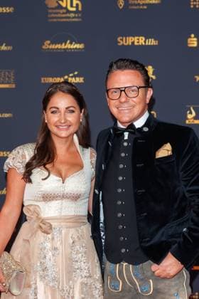 Award 30 Goldene Henne 2024 Carpet Eva Luginger and Stefan Mross on the red carpet of the 30 Goldene Henne 2024 at Messe Leipzig on 15 11 2024 Copyright: xEventpressxKochanx