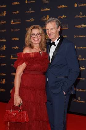 Award 30 Goldene Henne 2024 Carpet Maren Gilzer and Harry Kuhlmann on the red carpet of the 30 Goldene Henne 2024 at Messe Leipzig on 15 11 2024 Copyright: xEventpressxKochanx