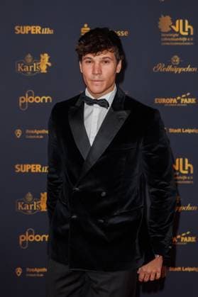 Award 30 Goldene Henne 2024 Carpet Wincent Weiss on the red carpet of the 30 Goldene Henne 2024 at Messe Leipzig on 15 11 2024 Copyright: xEventpressxKochanx