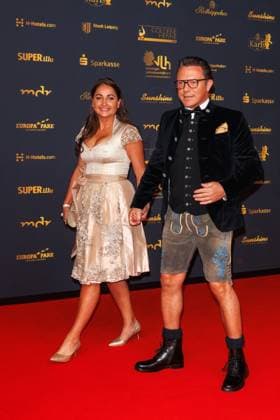 Award 30 Goldene Henne 2024 Carpet Eva Luginger and Stefan Mross on the red carpet of the 30 Goldene Henne 2024 at Messe Leipzig on 15 11 2024 Copyright: xEventpressxKochanx