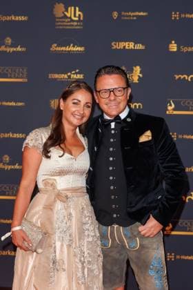 Award 30 Goldene Henne 2024 Carpet Eva Luginger and Stefan Mross on the red carpet of the 30 Goldene Henne 2024 at Messe Leipzig on 15 11 2024 Copyright: xEventpressxKochanx