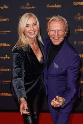 Award 30 Goldene Henne 2024 Carpet Gesine Lippert and Wolfgang Lippert on the red carpet of the 30 Goldene Henne 2024 at Messe Leipzig on 15 11 2024 Copyright: xEventpressxKochanx