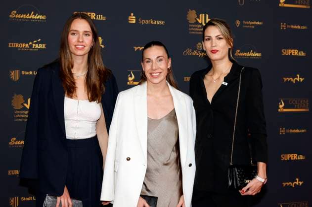 Emily Bessoir, Svenja Brunckhorst and Sonja Greinacher at the 30th Golden Hen 2024 awards ceremony in Studio 3 of MDR Leipzigs Media City, 15 11 2024 Foto:xR.xStoffelsx xFuturexImagex henne_4128