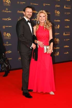 Victoria Herrmann with husband David Böthig at the 30th Golden Hen 2024 awards ceremony in Studio 3 of MDR Leipzigs Media City, 15 11 2024 Foto:xR.xStoffelsx xFuturexImagex henne_4152
