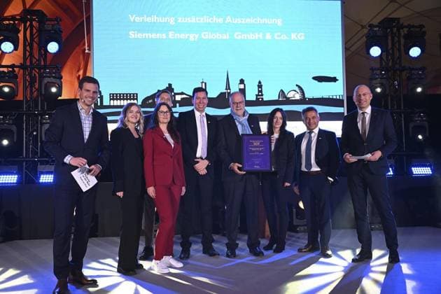Presentation of the 2nd Business Award of the City of Mülheim an der Ruhr FOR EDITORIAL PURPOSES ONLY EDITORIAL USE ONLY p Additional award to Siemens Energy at the Business Award on Friday, 15 11 2024 D NRW Duisburg Copyright OliverxMueller Copyright: OliverxMueller doc7y2qrf1vcps1lchj1ghn ,EDITORIAL USE ONLY Copyright: OliverxMueller