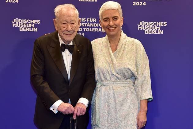 Michael Blumenthal, Hetty Berg, Director of the Jewish Museum Arrival, blue carpetc for the Award Ceremony for Understanding and Tolerance at the Jewish Museum in Berlin, on 16 11 2024 Photopress Mueller