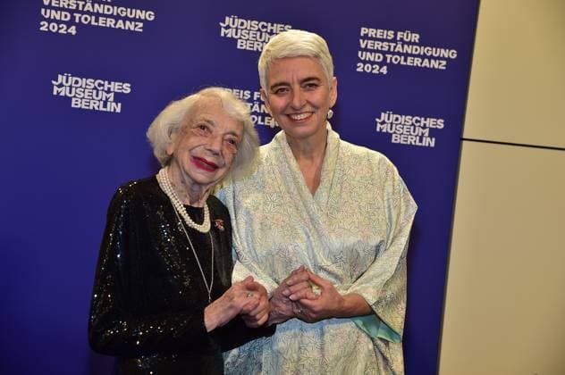 Margot Friedlaender, Hetty Berg, Director of the Jewish Museum Arrival, blue carpetc for the Award Ceremony for Understanding and Tolerance at the Jewish Museum in Berlin, on 16 11 2024 Photopress Mueller
