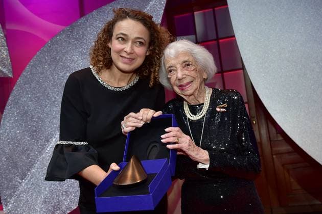 Delphine Horvilleur and Margot Friedlaender both receive the Arrival Award, blue carpetc at the Award Ceremony for Understanding and Tolerance at the Jewish Museum in Berlin, on 16 11 2024 Photopress Mueller