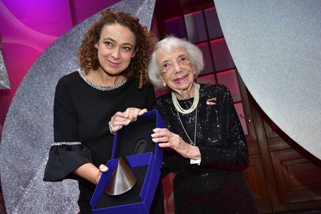 Bilder des Jahres 2024, Entertainment 11 November Entertainment Themen der Woche KW46 Entertainment Bilder des Tages Delphine Horvilleur und Margot Friedlaender erhalten beide den Preis Ankunft, blauer Teppichc zur Preisverleihung fuer Verständigung und Toleranz im Jüdischen Museum in Berlin, am 16.11.2024 *** Delphine Horvilleur and Margot Friedlaender both receive the Arrival Award, blue carpetc at the Award Ceremony for Understanding and Tolerance at the Jewish Museum in Berlin, on 16 11 2024 Photopress Mueller