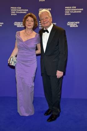 Award Ceremony for Understanding and Tolerance Joachim Gauck with Daniela Schadt Award Ceremony for Understanding and Tolerance at the Jewish Museum in Berlin, on 16 11 2024 Photopress Mueller