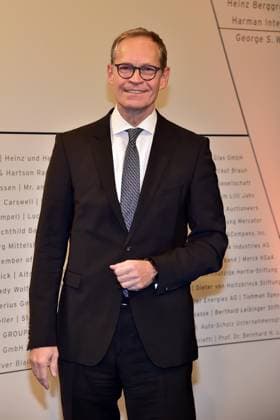 Award Ceremony for Understanding and Tolerance Michael Mueller Arrival, blue carpetc for the Award Ceremony for Understanding and Tolerance at the Jewish Museum in Berlin, on 16 11 2024 Photopress Mueller